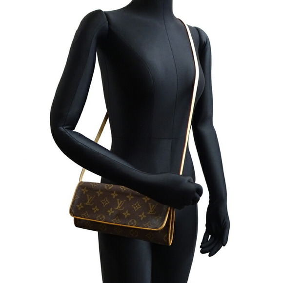 LOUIS VUITTON Brown Monogram Pochette Shoulder Bag - Picture 9 of 10